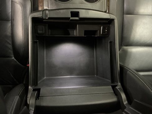 Used 2019 Chevrolet Suburban LT image 24