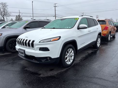 Used 2018 Jeep Cherokee Latitude image 1