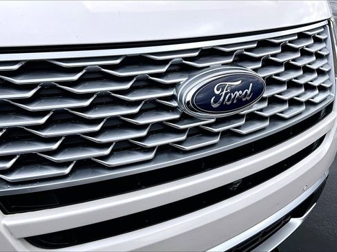 Used 2018 Ford Explorer Platinum image 26