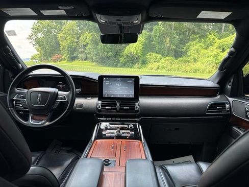 Used 2018 Lincoln Navigator Reserve AWD/4WD image 14