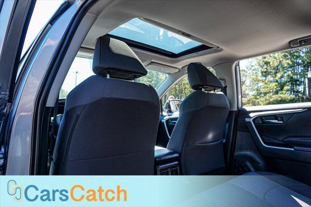 Used 2020 Toyota RAV4 XLE w/ Convenience Package FWD image 34