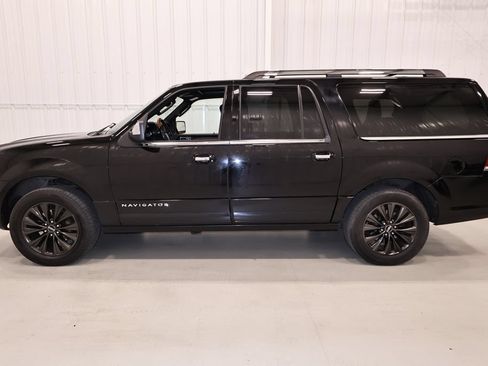 Used 2017 Lincoln Navigator L Select AWD/4WD image 6
