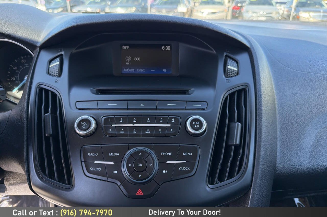 Used 2015 Ford Focus SE FWD image 16