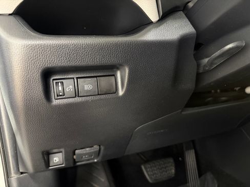 Used 2020 Toyota RAV4 XLE image 19