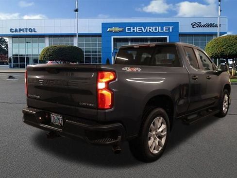 Used 2020 Chevrolet Silverado 1500 Custom w/ Custom Value Package image 3