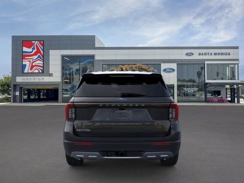 New 2026 Ford Explorer Active RWD image 5