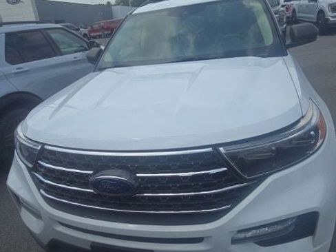 Used 2021 Ford Explorer XLT w/ Equipment Group 202A AWD/4WD image 4