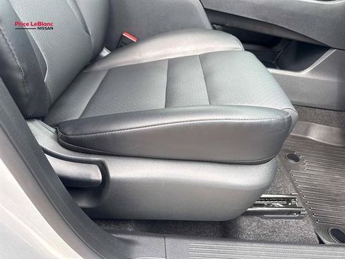 Used 2025 Nissan Rogue SV w/ SV Premium Package FWD image 12