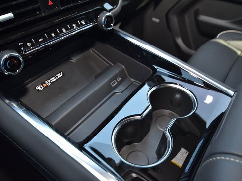 New 2026 Chevrolet Suburban Premier image 18