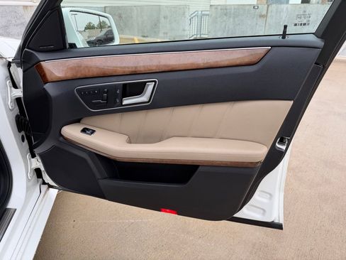Used 2013 Mercedes-Benz E 350 Sedan image 27