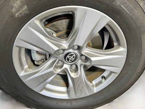 Used 2023 Toyota RAV4 XLE FWD image 14