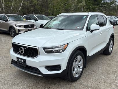 Used 2022 Volvo XC40 T5 Momentum w/ Climate Package