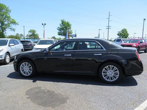 Used 2013 Chrysler 300 C image 6