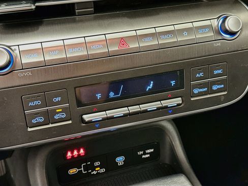 Used 2025 Hyundai Kona SEL AWD/4WD image 24