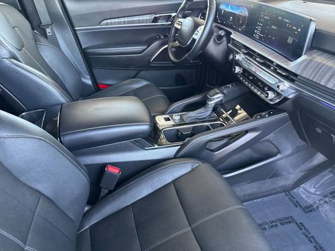 Certified 2024 Kia Telluride SX w/ Towing Package FWD image 16