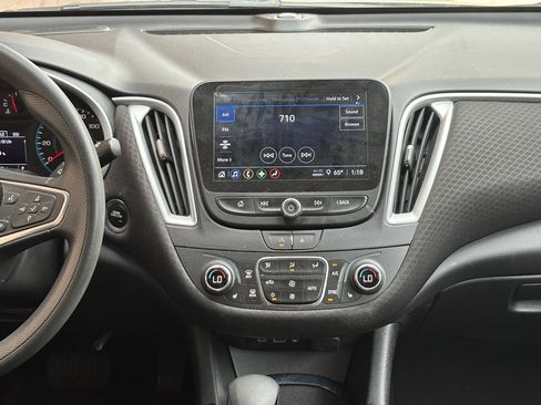 Used 2023 Chevrolet Malibu LT FWD image 31