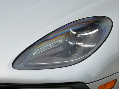Used 2023 Porsche Macan S AWD/4WD image 56