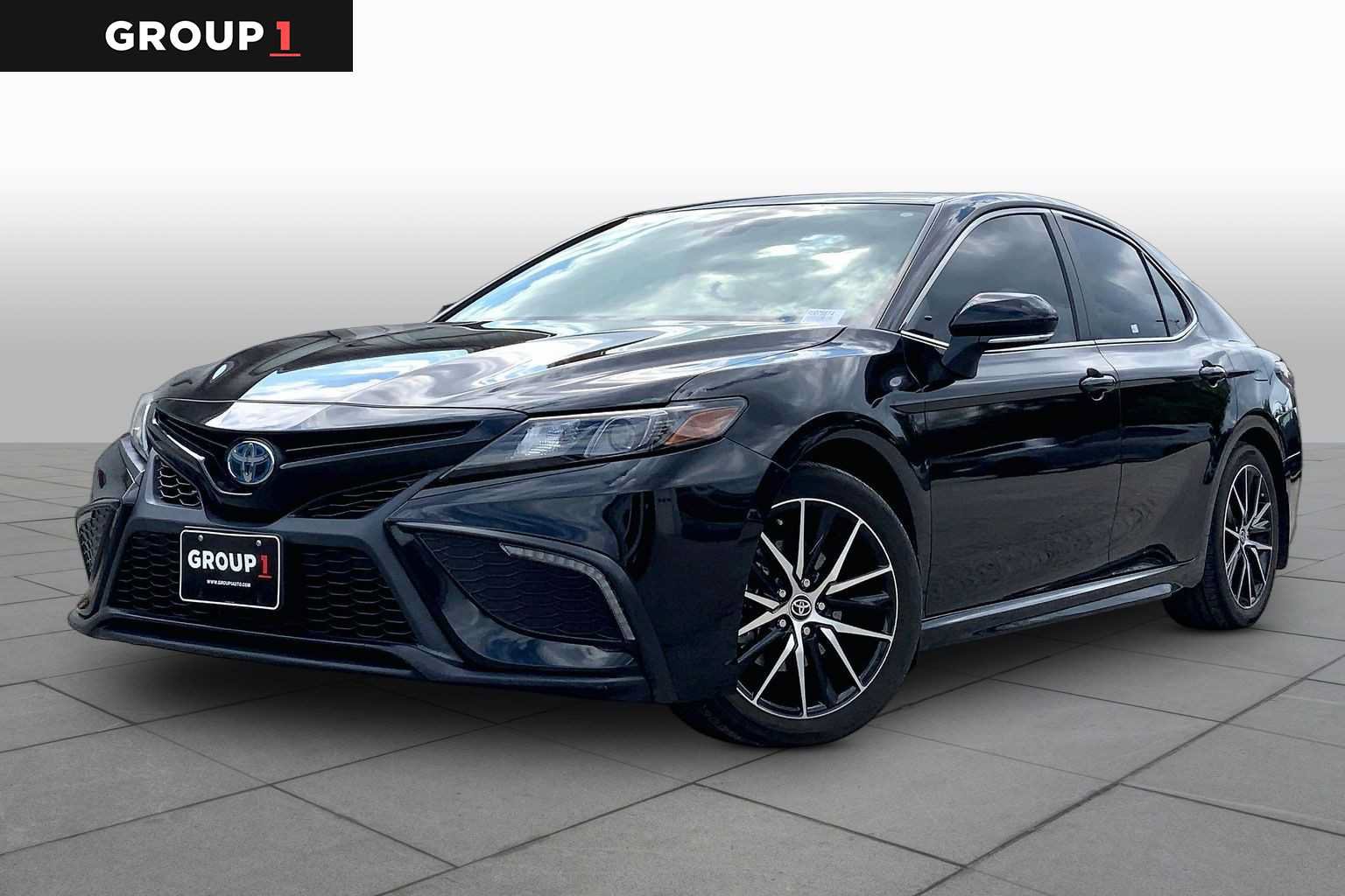 Used 2024 Toyota Camry SE w/ Audio Upgrade Package FWD image 1