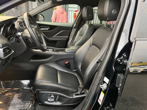 Used 2020 Jaguar F-PACE Premium image 15