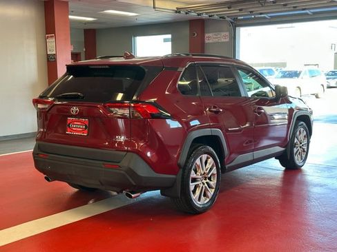 Certified 2019 Toyota RAV4 XLE Premium AWD/4WD image 4