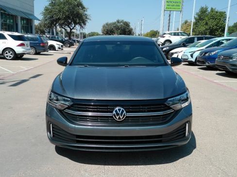 Used 2024 Volkswagen Jetta Sport FWD image 3