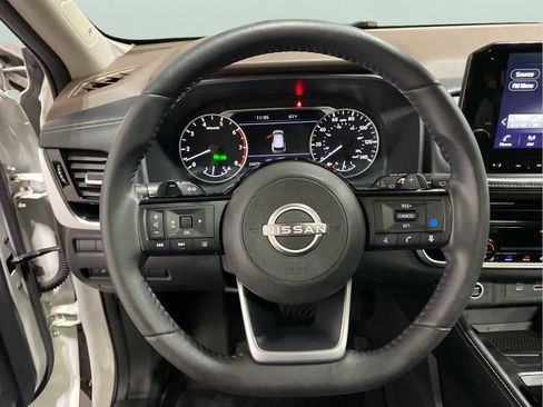 Used 2023 Nissan Rogue SL w/ SL Premium Package image 13