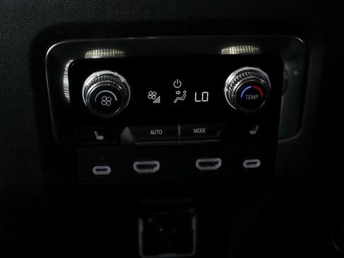 Used 2024 GMC Yukon AT4 w/ Technology Package AWD/4WD image 47