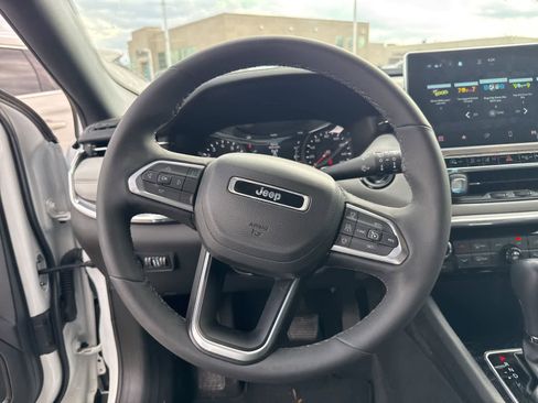 Used 2023 Jeep Compass Limited image 20