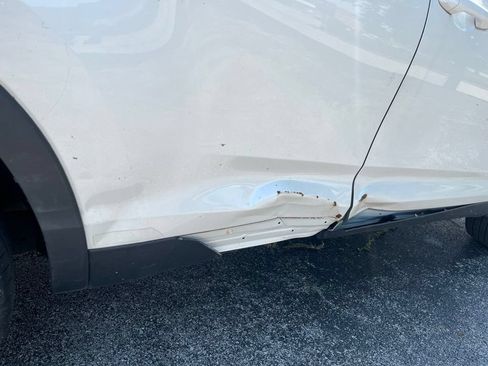 Used 2019 Toyota Highlander LE w/ Carpet Mat Package (TMS) FWD image 13