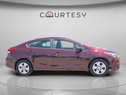 Used 2017 Kia Forte LX FWD image 6