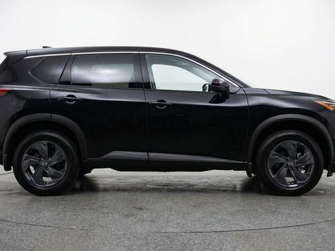 Used 2025 Nissan Rogue SV image 11