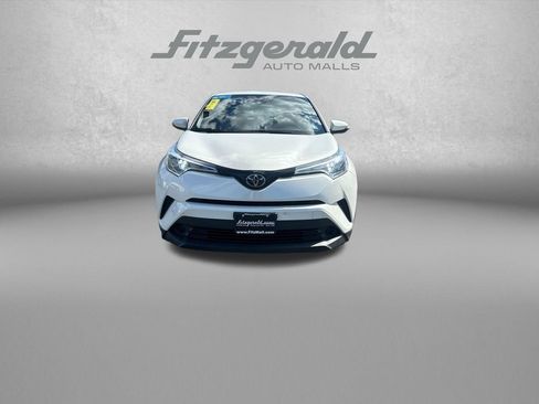 Used 2019 Toyota C-HR XLE FWD image 2