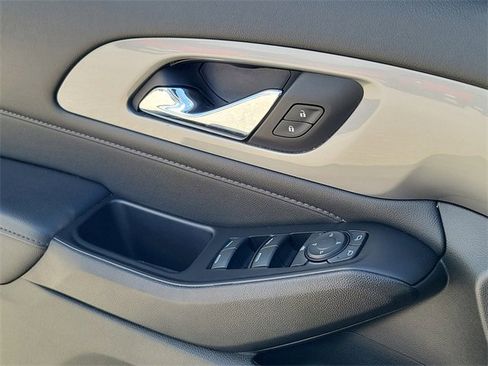 Certified 2023 Chevrolet Traverse LT image 18