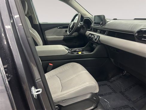 Used 2023 Honda Pilot LX image 15