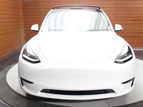 Used 2022 Tesla Model Y Long Range image 2