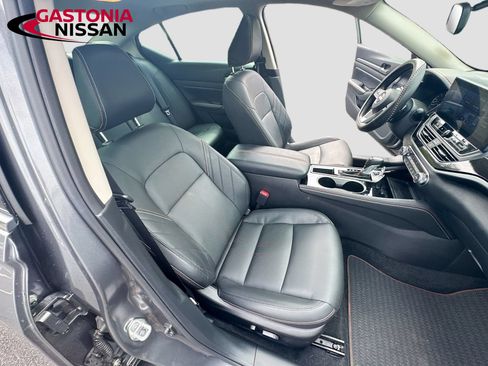 Used 2025 Nissan Altima 2.5 SR w/ SR Premium Package FWD image 35
