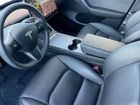 Used 2023 Tesla Model Y Long Range image 10