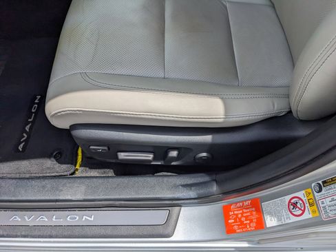 Used 2018 Toyota Avalon Limited FWD image 22