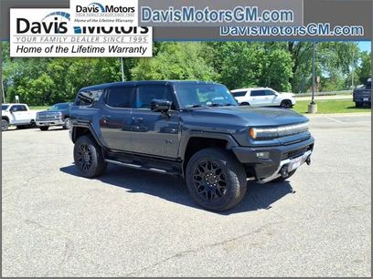 New 2026 GMC Hummer EV SUV w/ LPO, Dark Essentials Package