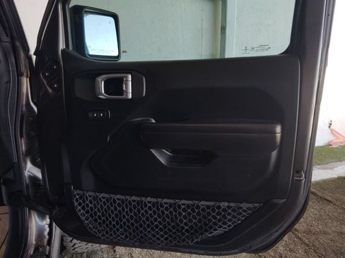 Used 2021 Jeep Wrangler Unlimited Rubicon AWD/4WD image 11