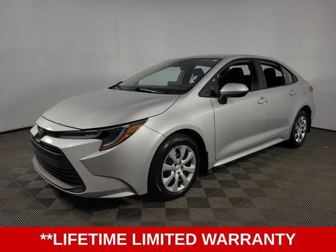 Used 2025 Toyota Corolla LE FWD image 3