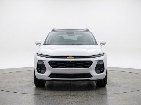Used 2025 Chevrolet Blazer LT FWD image 2