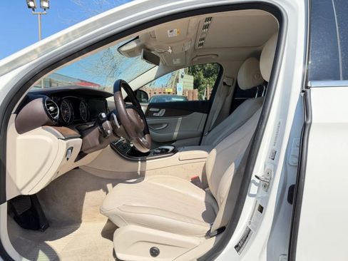 Used 2018 Mercedes-Benz E 400 4MATIC Sedan image 11
