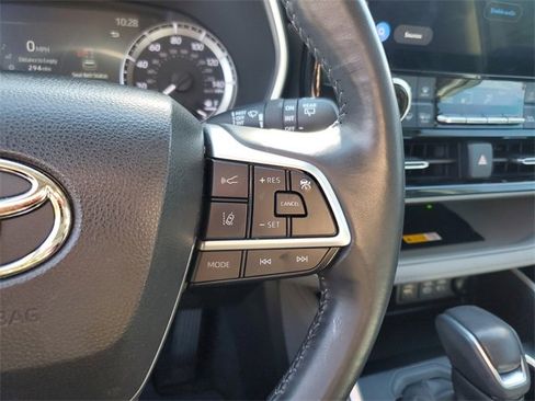 Used 2023 Toyota Highlander XLE image 27