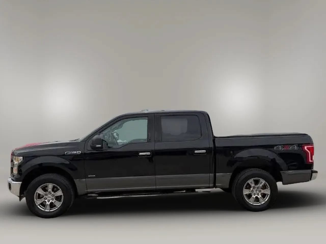 Used 2017 Ford F150 XLT w/ Equipment Group 302A Luxury AWD/4WD image 4