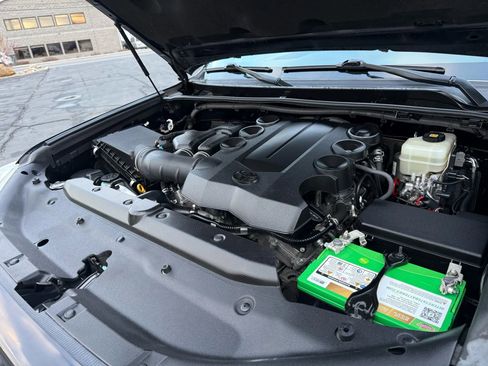 Used 2018 Toyota 4Runner SR5 image 27