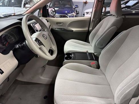 Used 2013 Toyota Sienna LE FWD image 13