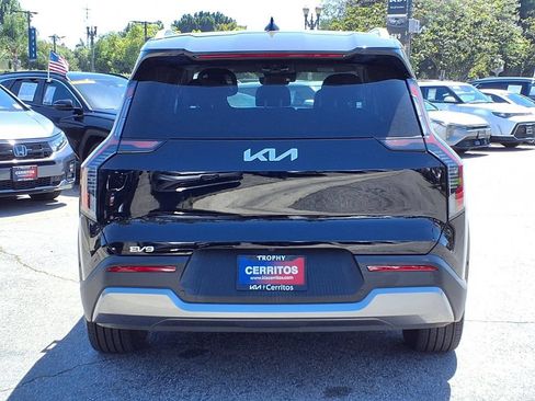 Used 2026 Kia EV9 Wind AWD/4WD image 4