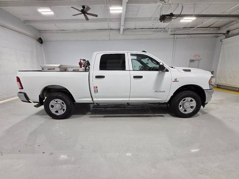 Used 2022 RAM 2500 Tradesman w/ Chrome Appearance Group AWD/4WD image 11