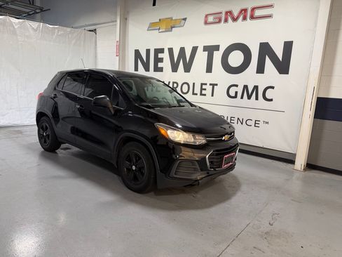 Used 2021 Chevrolet Trax LS w/ Tint and Cruise Package FWD image 2